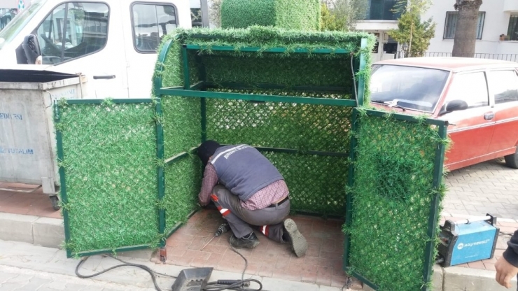 Burhaniye’de Çöp Konteynerleri Yeşillendi