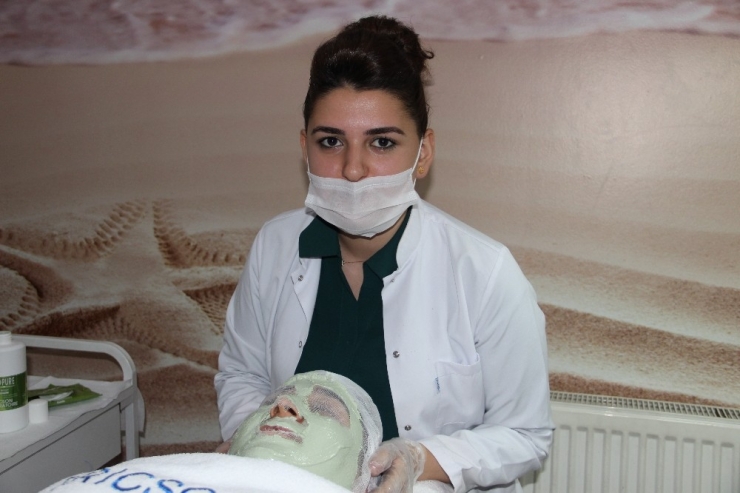 Eslamer’de Güzelliğin Yeni Yöntemi Oksijen Bakımı