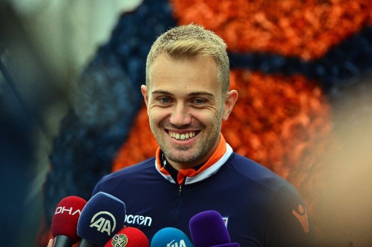 Mert Günok: “İyi Performans Gösterdiğim Taktirde Milli Takım’a Seçileceğimi Düşünüyorum”