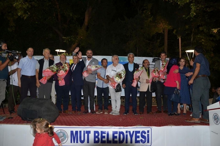Mut’ta Karacaoğlan Gecesi