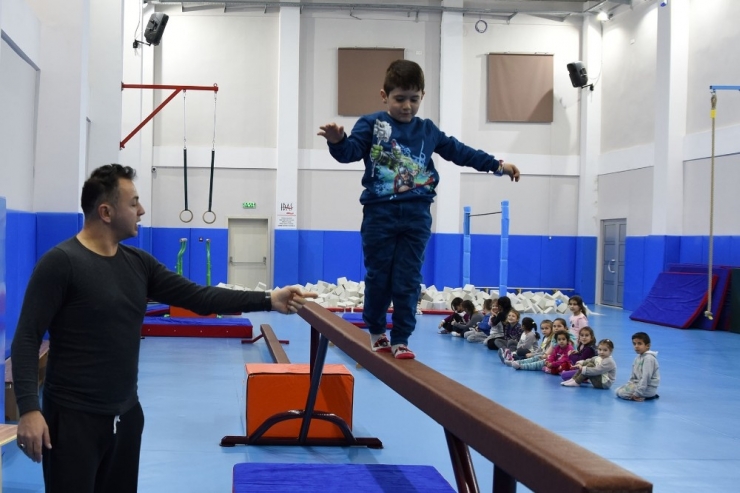 Yunus Emre Spor Tesisleri’nde Yeni Dönem Kursları İçin Kayıt İşlemleri Devam Ediyor