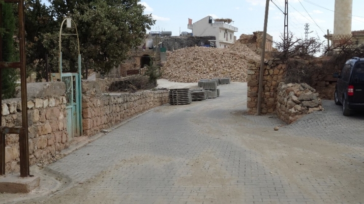 Gercüş’ün Köylerine Kilitli Parke Taşı Döşeniyor