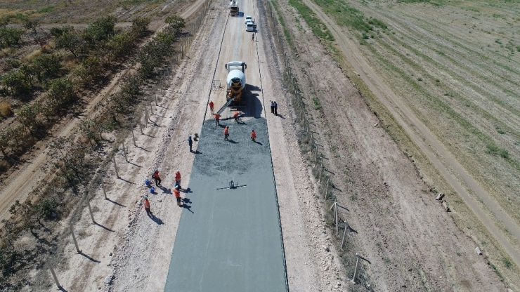 Ceylanpınar’da Beton Yol Çalışmaları Devam Ediyor