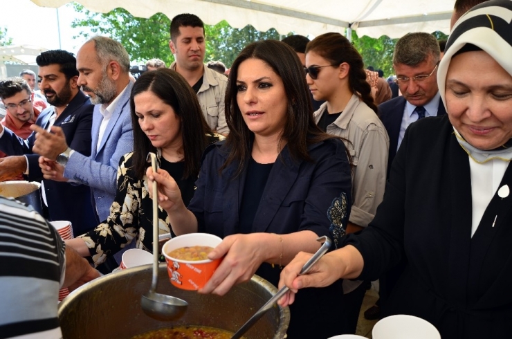 Adana’da 5 Bin Kişiye Aşura Dağıtıldı