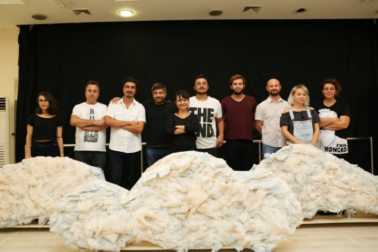 "Minik Bulut Minnak" Seyircilerini Bekliyor