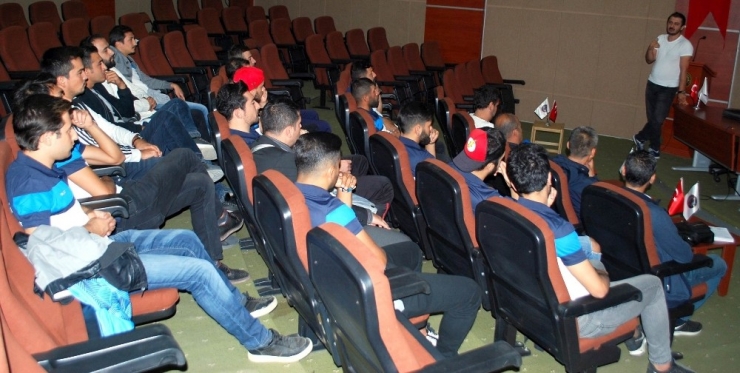 Salihli’de Futbolculara Motivasyon Semineri