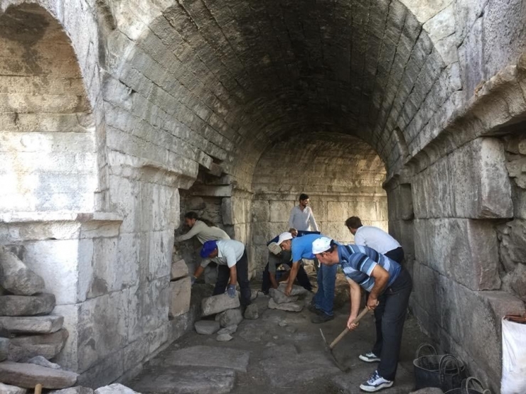 Aigai’de Bulunan 2 Bin 200 Yıllık Yapı Hayranlık Uyandırdı