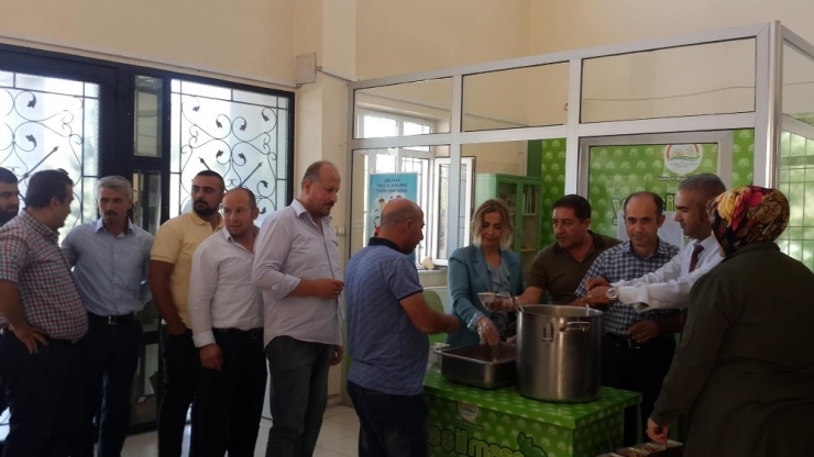 Aşure Dağıtımları Sürüyor