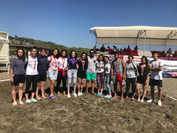 Kepez’e 3 Altın, 6 Gümüş, 2 Bronz Madalya