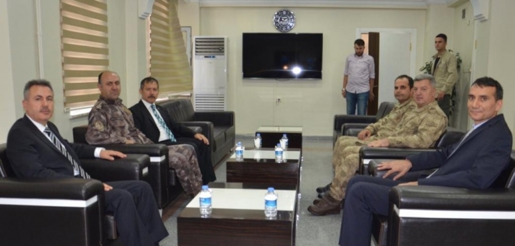 Vali Elban Doğubayazıt’ta Ziyaretlerde Bulundu