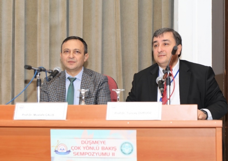 ‘“Düşmeye Çok Yönlü Bakış 2’ Sempozyumu Devam Ediyor