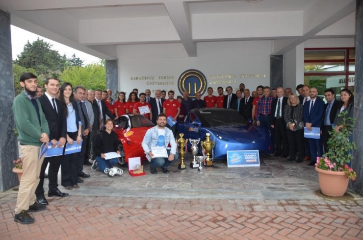 Ktü’de Şampiyonlar Takdir Belgelerini Rektör Baykal’ın Elinden Aldı