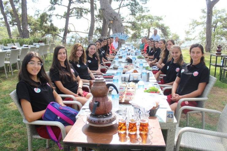 Kepez’in Sultanları Moral Depoladı