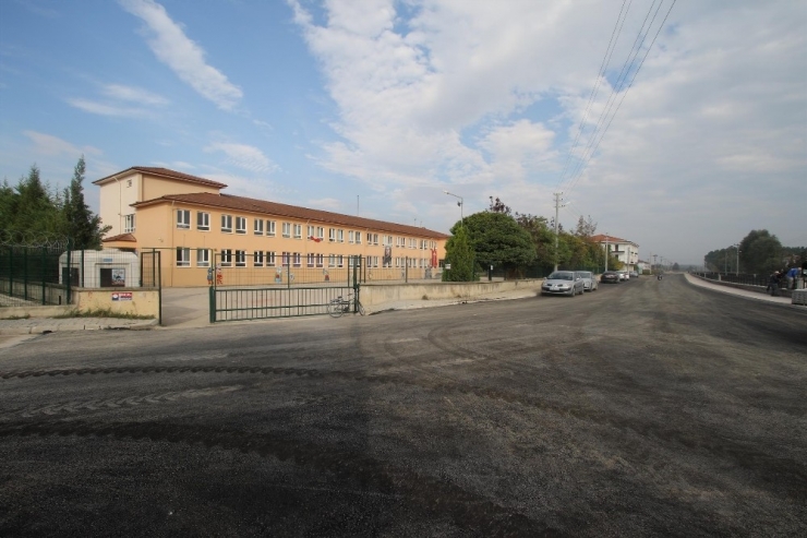 Akyazı’da Asfalt Çalışmaları Sürüyor