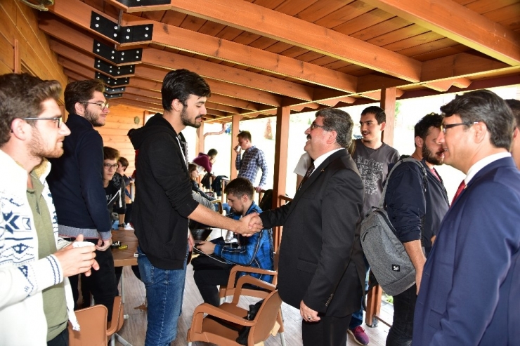 Başkan Can Ve Rektör Taş, Üniversitelilerle Bir Araya Geldi