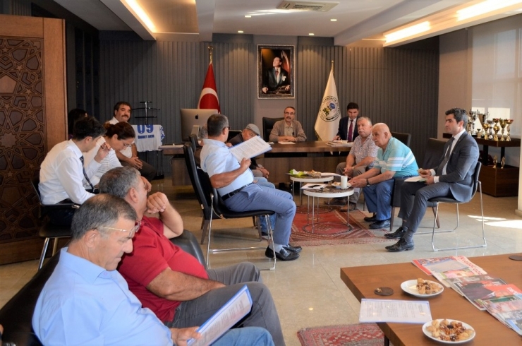 Ümmet Akın’dan Rakip Partiye Jest