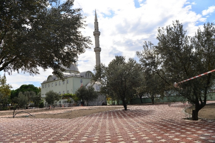 Altıeylül Belediyesi Çocuklara Oyun Alanı Yapıyor