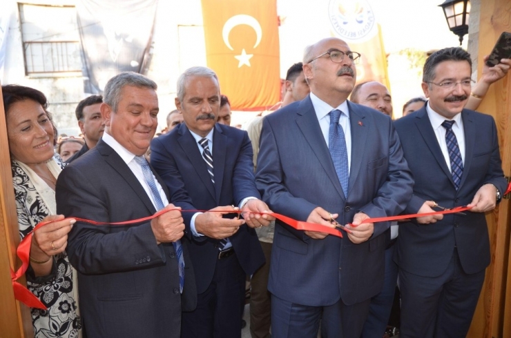 Tarihi Kentler Birliği’nden Kuşadası Belediyesi’ne Uygulama Ödülü