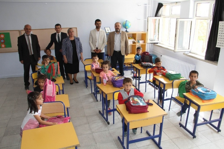 Tunceli’de Öğrencilere Kırtasiye Desteği