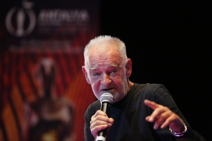 Macar Yönetmen Bela Tarr: "Bir Filmi Çekmeden 2 Yıl Avcılık Yapıyorum"