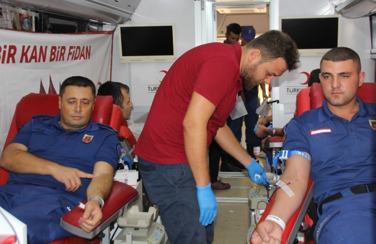 Serik’te Jandarmadan Kızılay’a Kan Bağışı