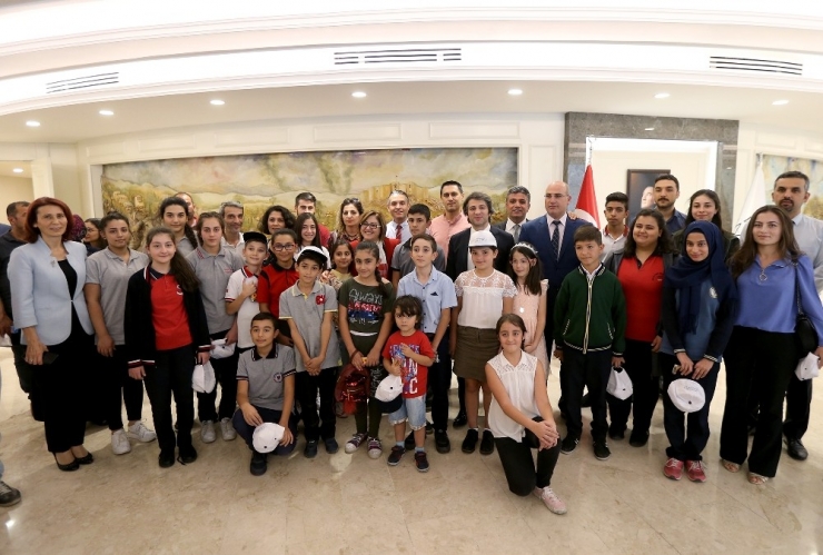 Fatma Şahin’den Başarılı Öğrencilere Bisiklet