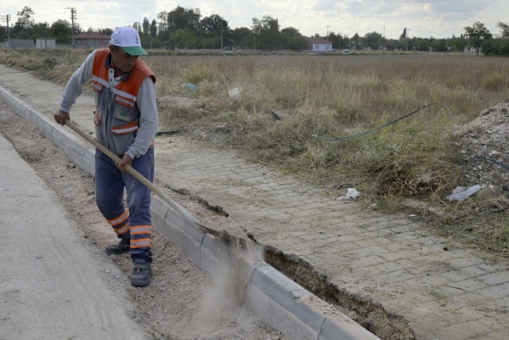 Kırsalda Ve Merkezde Çalışmalar Sürüyor