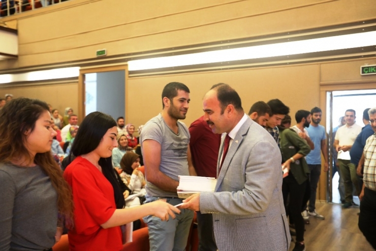 Şanlıurfa’da Öğrencilere Kitap Dağıtıldı