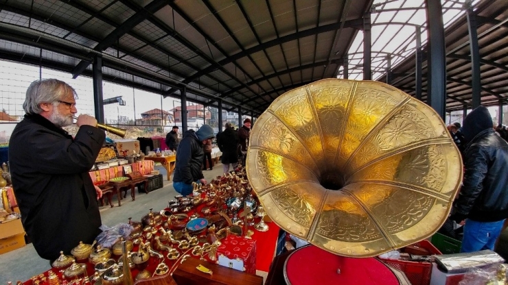 Antika Pazarı’ndan Alıcı Da Memnun Satıcı Da