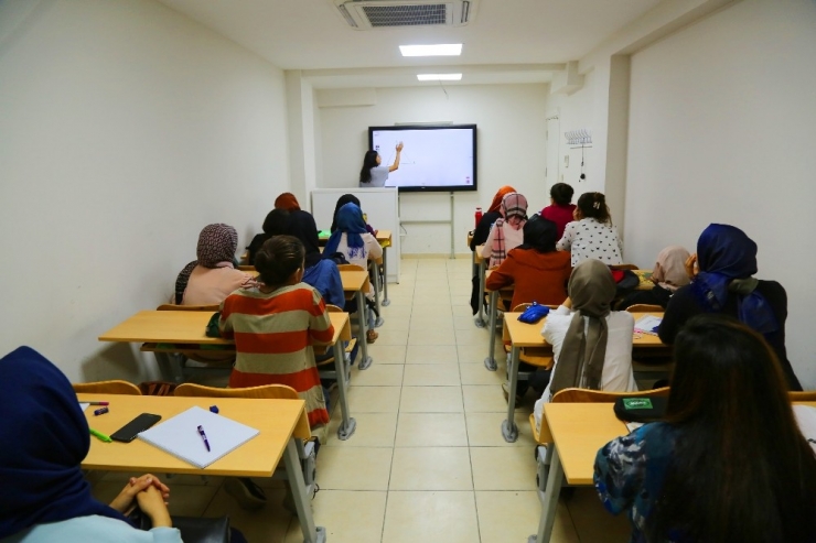 Haliliye’de Gençler Üniversite Sınavlarına Hazırlanıyor