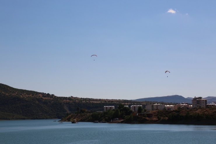 Türkiye’nin İlk Yamaç Paraşütü Akrobasi Şampiyonası Yarın Başlıyor