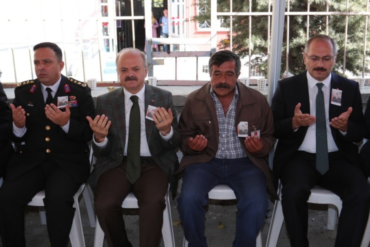 Vali Çakacak, Şehit Gök’ün Ailesine Taziye Ziyaretinde Bulundu