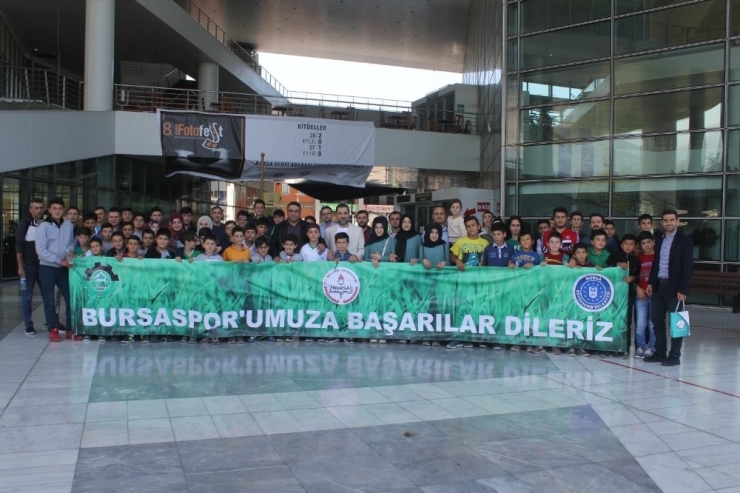 Büyükorhan’lı Öğrencilerin İlk Maç Heyecanı