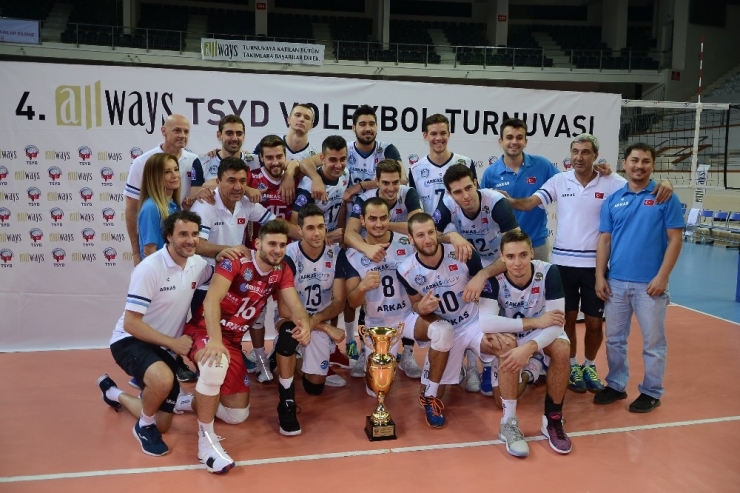 4. Allways Tsyd İzmir Voleybol Turnuvası’nın Şampiyonu Arkas