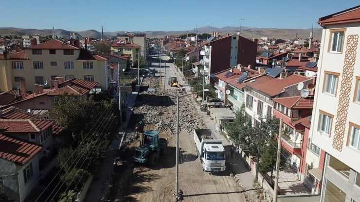 Şuhut’ta Yollar Kaymak Gibi Oluyor