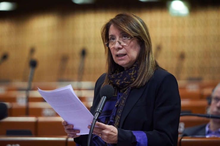 Türk Parlamenterden Akpm’ne Sert Tepki