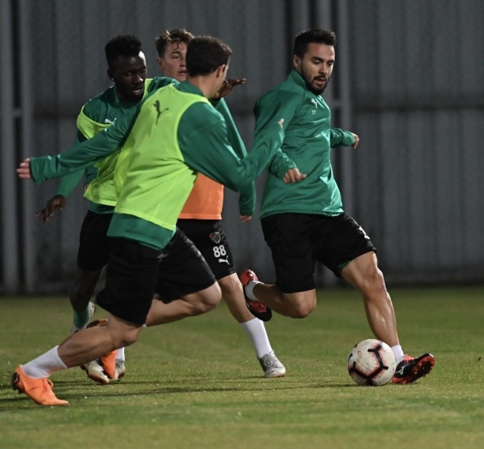 Bursaspor’da Affedilen Yusuf Ve Furkan Antrenmanda