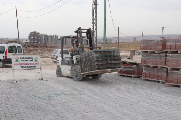 Karaköprü’de Yol Yapım Çalışmaları Sürüyor