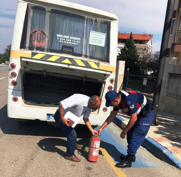 Sarıgöl’de Okul Servis Araçları Denetlendi