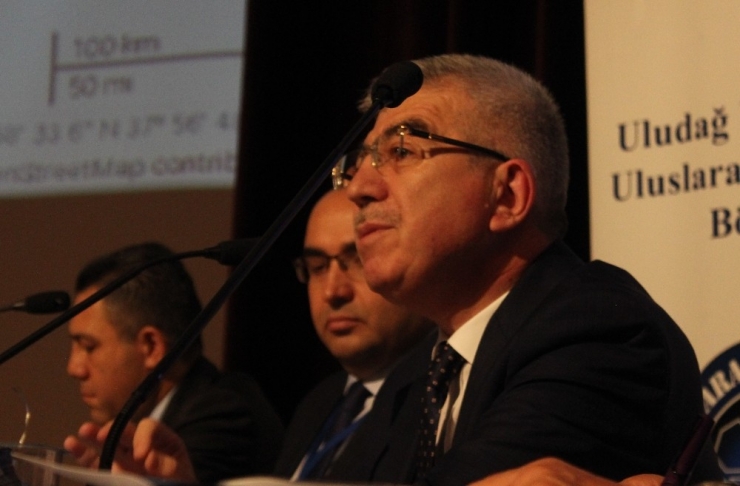 Prof. Arı: "Abd Esad’ın Gitmesinden Çok Kalmasından Yana"