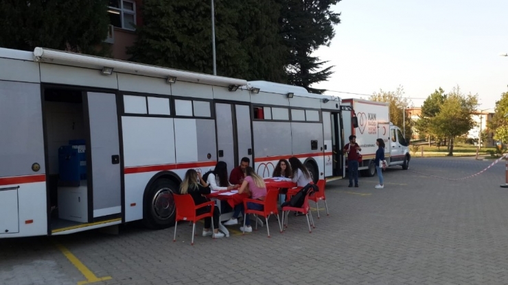 "Sevgin İliklerime İşlesin" Yeni Umutlar İçin Üniversite Yerleşkesinde