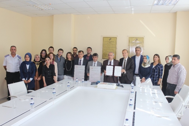 Van Yyü’ye ‘Akreditasyon’ Sertifikası