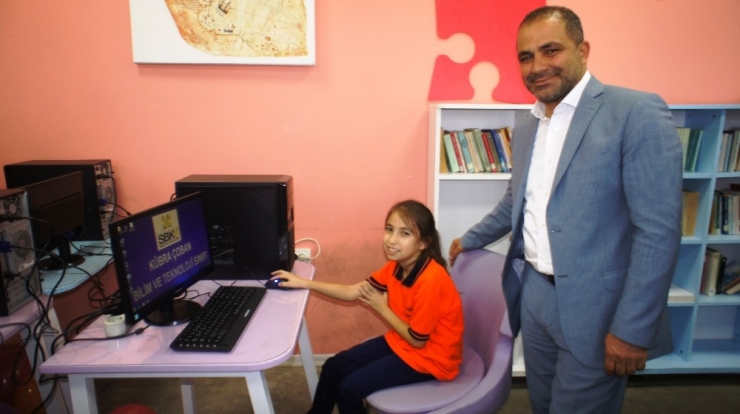 Alaşehirli Öğrencilere Bilim Ve Teknoloji Sınıfı