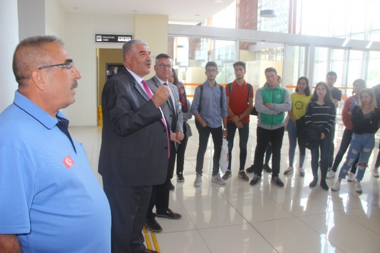 Sivili Havacılık Öğrencilerine İlk Pratik Ders Koca Seyit Havalimanından