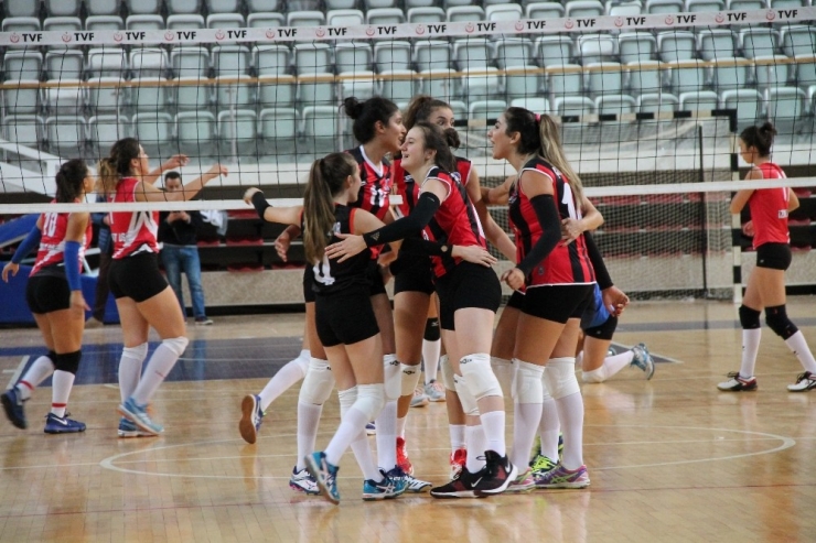 Çiftlikköy’ün Sultanları Evinde Kazandı