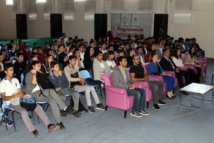 Erzincan’da Değişen Dünyada Gençler Ve Ruh Sağlığı Adlı Seminer Düzenlendi