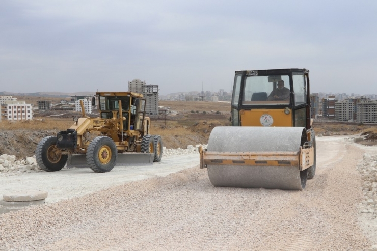 Karaköprü’de Yol Yapım Çalışmaları Devam Ediyor