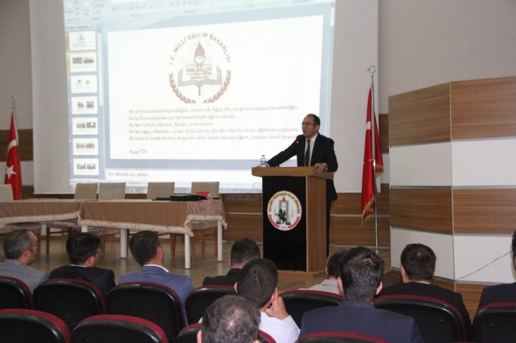 Malazgirt’te Okul Müdür Yardımcıları Toplantısı