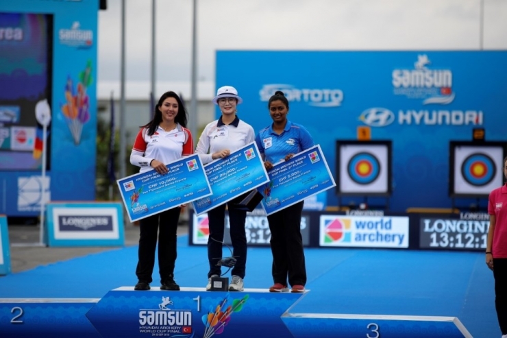 Yasemin’den Çifte Madalya