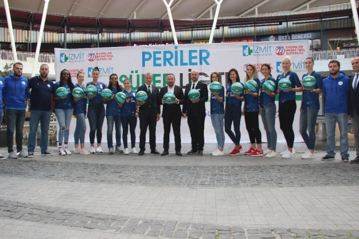 Süper Lig’e Yükselen İzmit Belediyespor Kadın Basketbol Takımı Oyuncularını Tanıttı